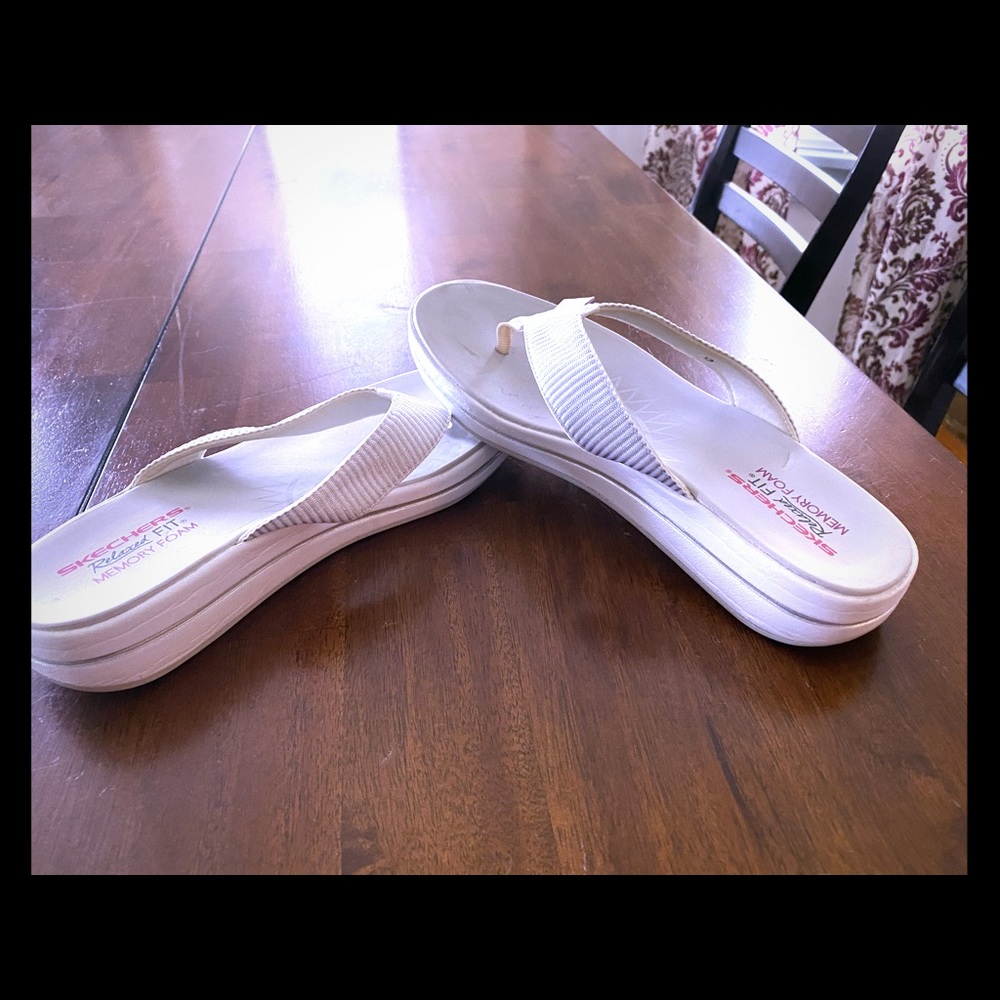 Size 9 Sketchers flip flops